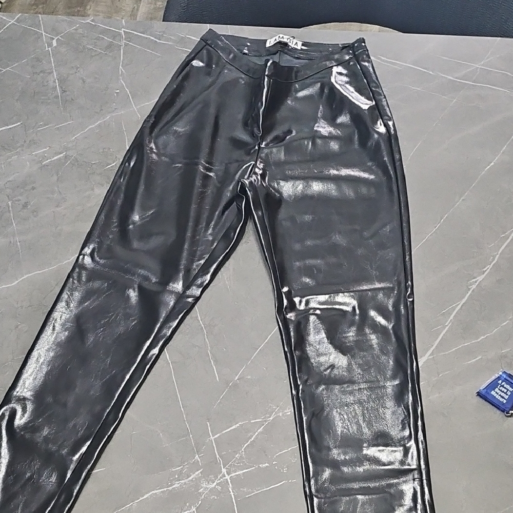 I.AM.GIA Black Cropped Ankle Pants. Size XS